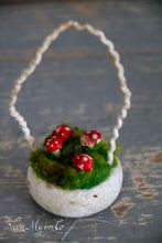 Afbeelding in Gallery-weergave laden, Mandje met paddestoelen
