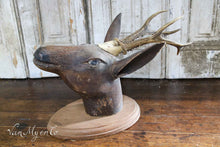 Lade das Bild in den Galerie-Viewer, Hirschkopf aus Holz

