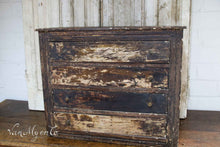 Lade das Bild in den Galerie-Viewer, Antike Kommode
