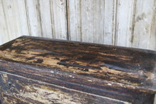 Lade das Bild in den Galerie-Viewer, Antike Kommode
