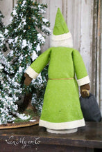 Lade das Bild in den Galerie-Viewer, Weihnachtsmann-Süßigkeitenbehälter mit grünem Filzmantel
