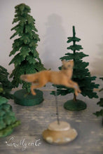 Afbeelding in Gallery-weergave laden, Vosje op een stokje.
