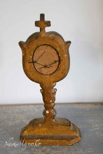 Lade das Bild in den Galerie-Viewer, Holzreliquiar aus Holz mit Reliquie.
