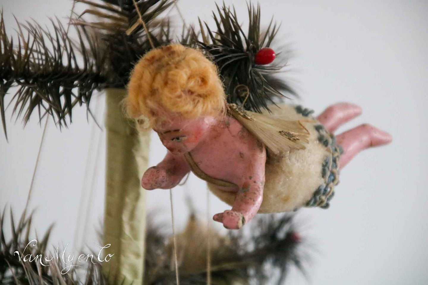 Engel mit Fiberglasflügeln.