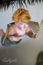 Lade das Bild in den Galerie-Viewer, Engel mit Fiberglasflügeln.
