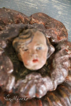 Lade das Bild in den Galerie-Viewer, Rosette mit Kopf
