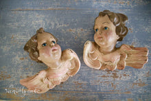 Lade das Bild in den Galerie-Viewer, Engelsköpfe aus Holz
