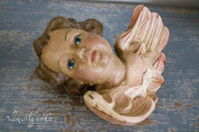 Lade das Bild in den Galerie-Viewer, Engelsköpfe aus Holz
