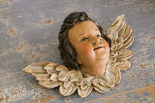 Lade das Bild in den Galerie-Viewer, Antiker Engelskopf aus Holz.
