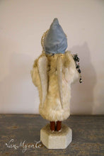 Lade das Bild in den Galerie-Viewer, Lichtengel mit Porzellankopf
