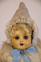 Lade das Bild in den Galerie-Viewer, Lichtengel mit Porzellankopf
