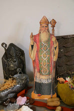 Lade das Bild in den Galerie-Viewer, Weihnachtsmann mit Ständer
