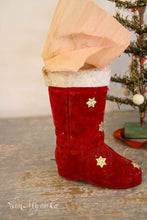 Lade das Bild in den Galerie-Viewer, Weihnachtsstiefel aus Pappmaché mit einer beflockten Schicht.
