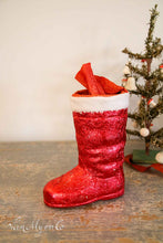Lade das Bild in den Galerie-Viewer, Weihnachtsstiefel mit roter Folie
