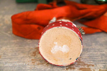 Lade das Bild in den Galerie-Viewer, Weihnachtsmann mit Pappmaché-Kopf
