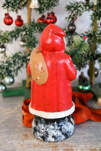 Lade das Bild in den Galerie-Viewer, Weihnachtsmann-Süßigkeitenbehälter mit Baum aus echten Gänsefedern
