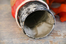 Lade das Bild in den Galerie-Viewer, Weihnachtsmann-Süßigkeitenbehälter mit Baum aus echten Gänsefedern
