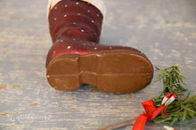 Lade das Bild in den Galerie-Viewer, Kleiner Bonbonbehälter „Weihnachtsstiefel“ aus Verbundmaterial

