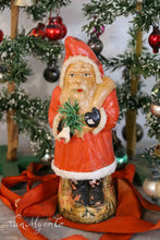 Lade das Bild in den Galerie-Viewer, Kleiner Weihnachtsmann-Süßigkeitenbehälter mit Watteglocke
