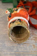 Lade das Bild in den Galerie-Viewer, Kleiner Weihnachtsmann-Süßigkeitenbehälter mit Watteglocke
