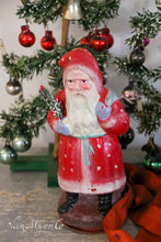 Lade das Bild in den Galerie-Viewer, Kleiner Weihnachtsmann-Süßigkeitenbehälter mit gepunktetem Umhang
