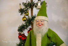 Lade das Bild in den Galerie-Viewer, Weihnachtsmann-Süßigkeitenbehälter mit grünem Filzmantel
