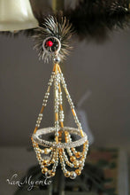 Afbeelding in Gallery-weergave laden, Gablonzer kerstbal in zilver- en goudkleur
