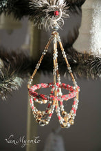 Afbeelding in Gallery-weergave laden, Gablonzer kerstbal in zilver, goud en rood
