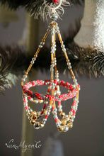 Afbeelding in Gallery-weergave laden, Gablonzer kerstbal in zilver, goud en rood
