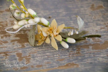 Load image into Gallery viewer, Wreath with wax flowers
