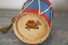 Lade das Bild in den Galerie-Viewer, Französische Spardose in Trommelform aus Holz
