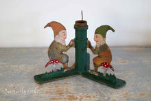 Afbeelding in Gallery-weergave laden, Kerstboomstandaard 'kabouters'
