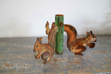 Afbeelding in Gallery-weergave laden, Kerstboomstandaard 'eekhoorns'
