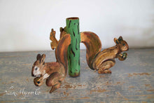 Afbeelding in Gallery-weergave laden, Kerstboomstandaard 'eekhoorns'
