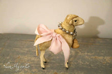 Afbeelding in Gallery-weergave laden, Groot schaap uit het Ertsgebergte met glaze ogen
