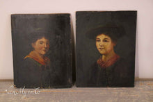 Lade das Bild in den Galerie-Viewer, Antike Porträts von Damen auf Holztafeln
