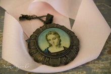 Load image into Gallery viewer, Filigree pendant made of silver.
