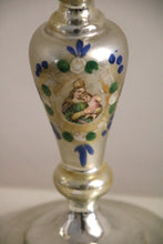 Lade das Bild in den Galerie-Viewer, Antike silberne Glaskerzenständer mit einzigartiger Verzierung
