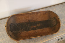 Lade das Bild in den Galerie-Viewer, Antike ovale Holzschale
