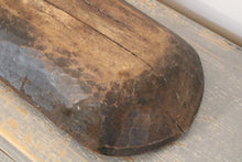 Lade das Bild in den Galerie-Viewer, Antike ovale Holzschale
