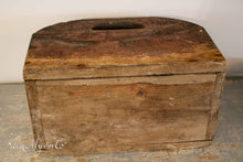 Load image into Gallery viewer, Sturdy wooden box
