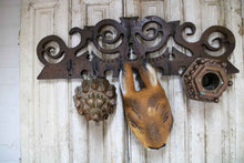 Lade das Bild in den Galerie-Viewer, Antiker Hakenständer
