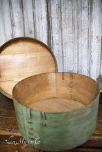 Load image into Gallery viewer, Large round chip box
