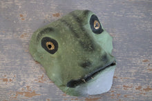 Afbeelding in Gallery-weergave laden, Oude dierenmaskers
