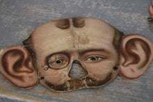 Lade das Bild in den Galerie-Viewer, Antike Karnevalsmaske „Karikatur einer würdevollen Figur“
