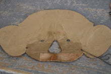 Lade das Bild in den Galerie-Viewer, Antike Karnevalsmaske „Karikatur einer würdevollen Figur“
