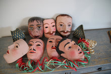 Afbeelding in Gallery-weergave laden, Papier maché maskers
