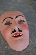 Afbeelding in Gallery-weergave laden, Papier maché maskers
