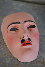 Afbeelding in Gallery-weergave laden, Papier maché maskers
