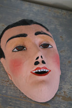 Afbeelding in Gallery-weergave laden, Papier maché maskers
